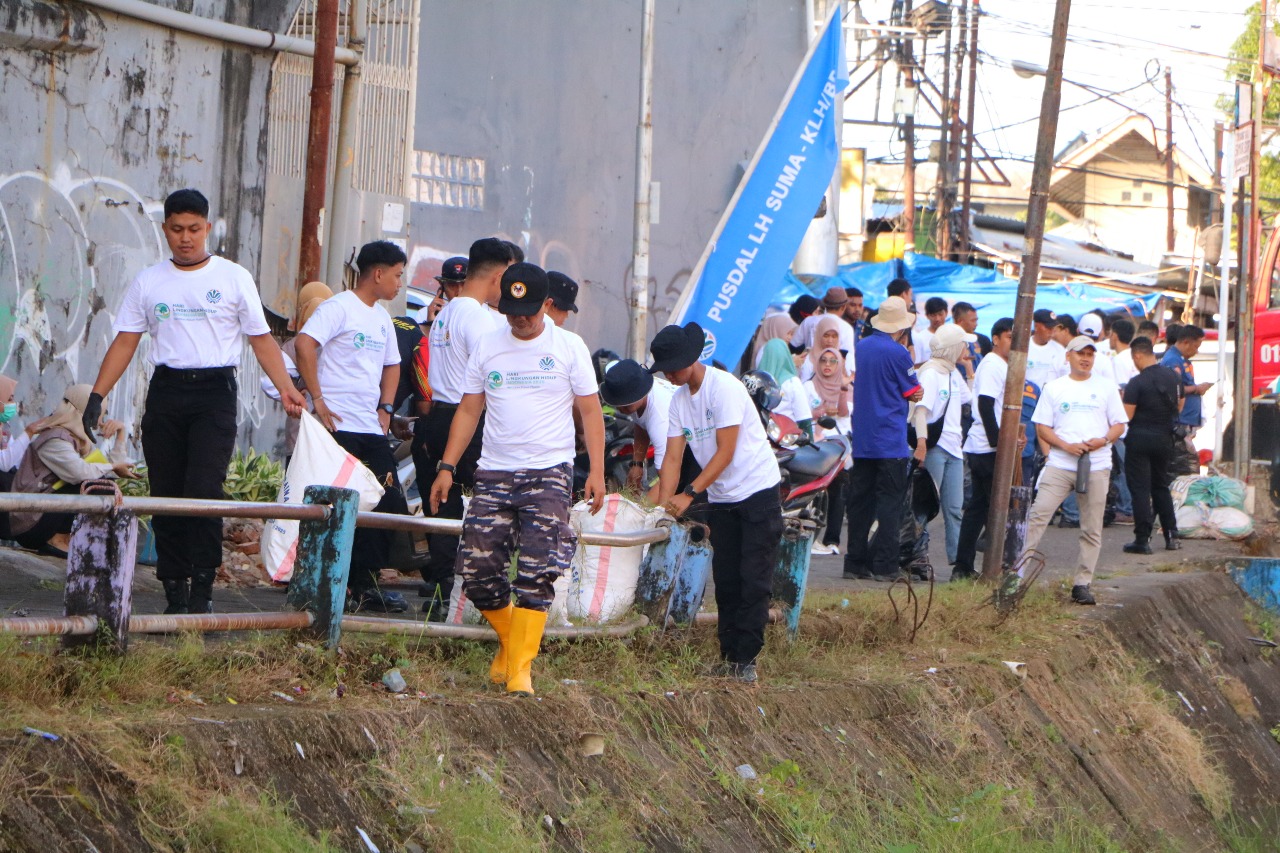Dari Lumpur ke Harapan: Warga Makassar Satukan Langkah Bersihkan Kanal dan Pasar