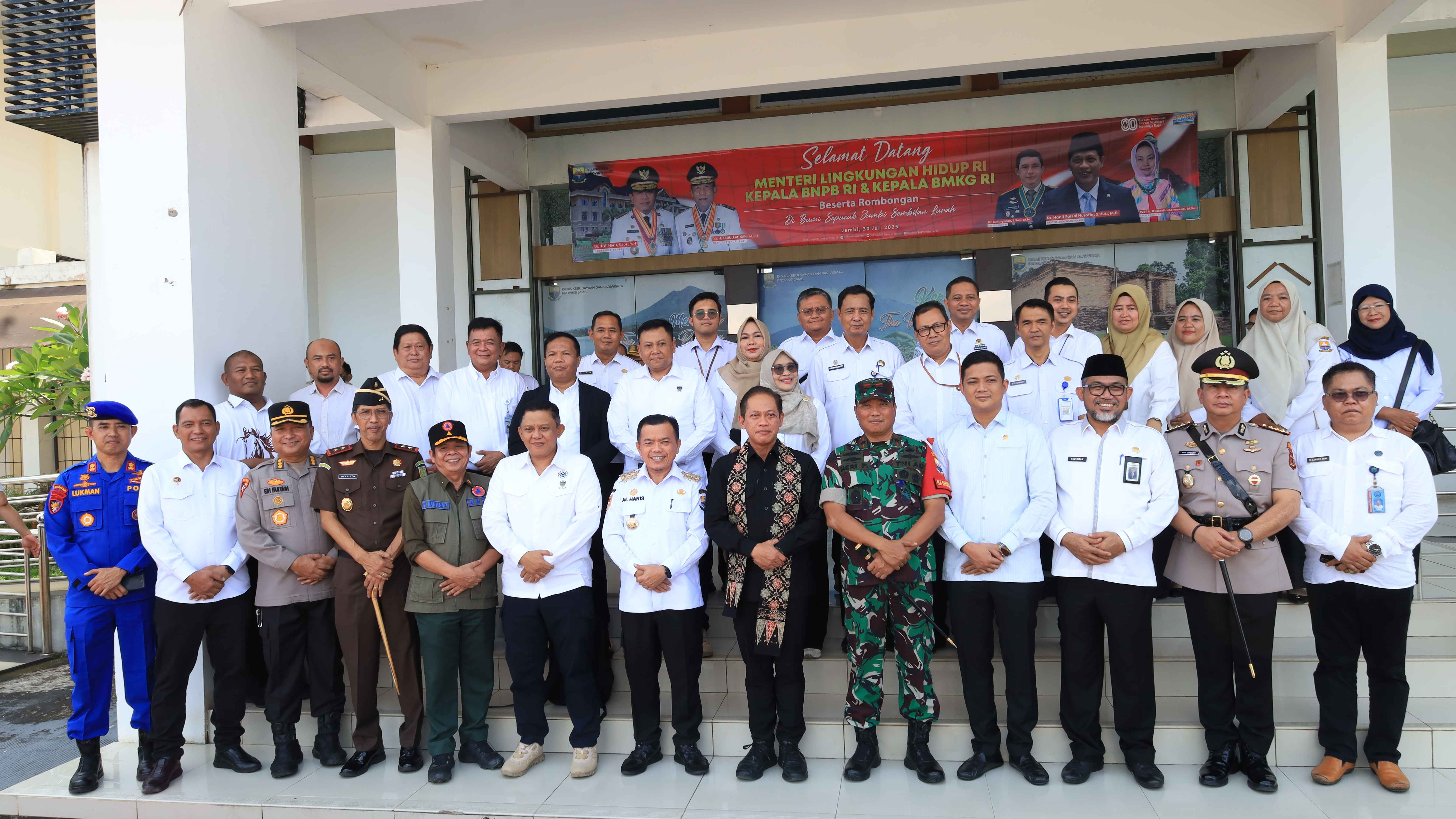 Cegah Karhutla Meluas, Menteri LH Pantau Langsung Lahan Gambut Jambi dan Pimpin Rakornas