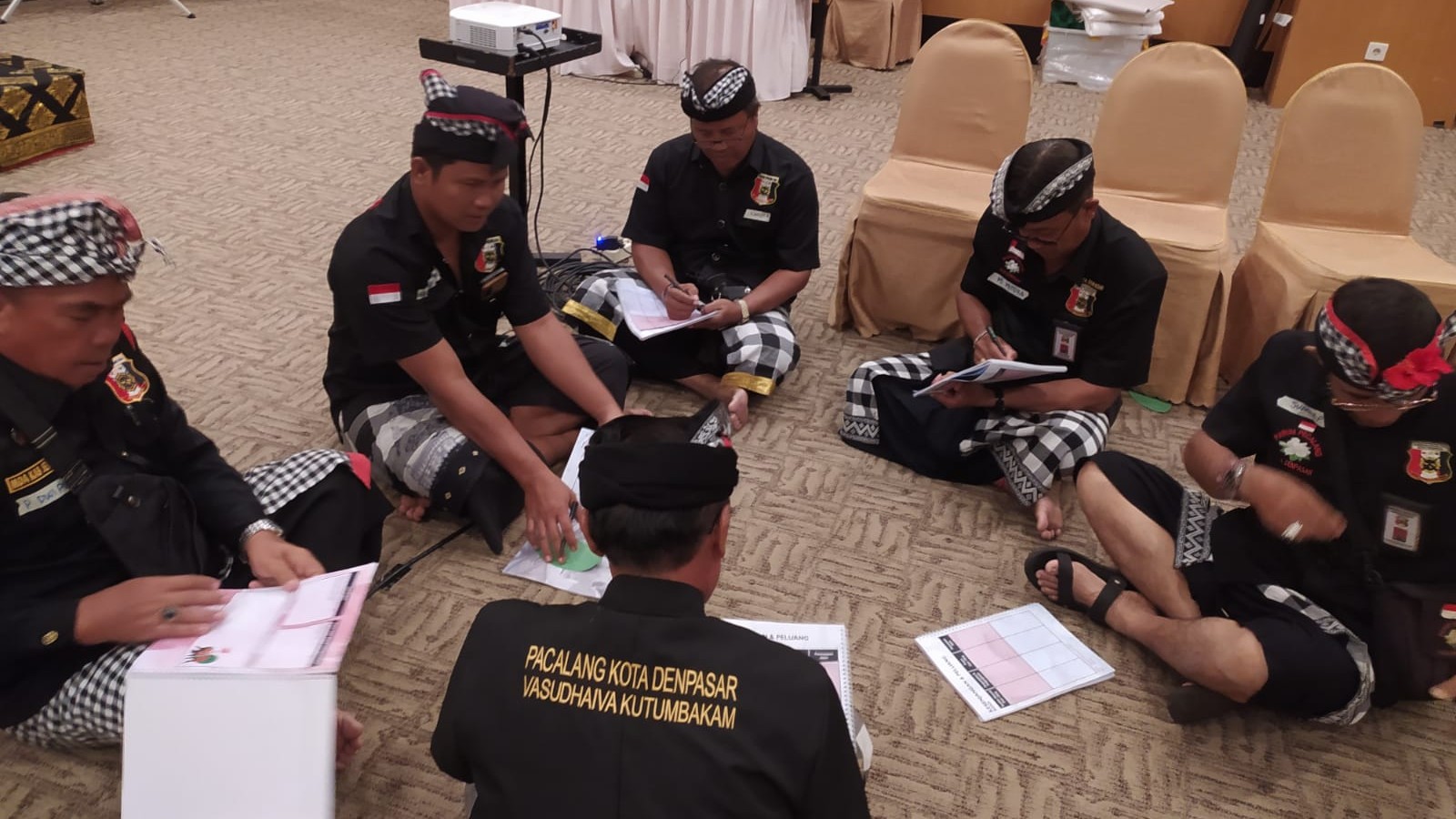 Pacalang, Penjaga Harmoni yang Kini Mengawal Lingkungan Bali dari Krisis Sampah